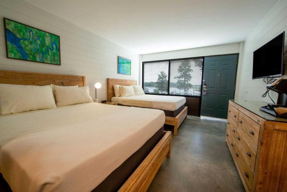Queen Room with Pool View interior